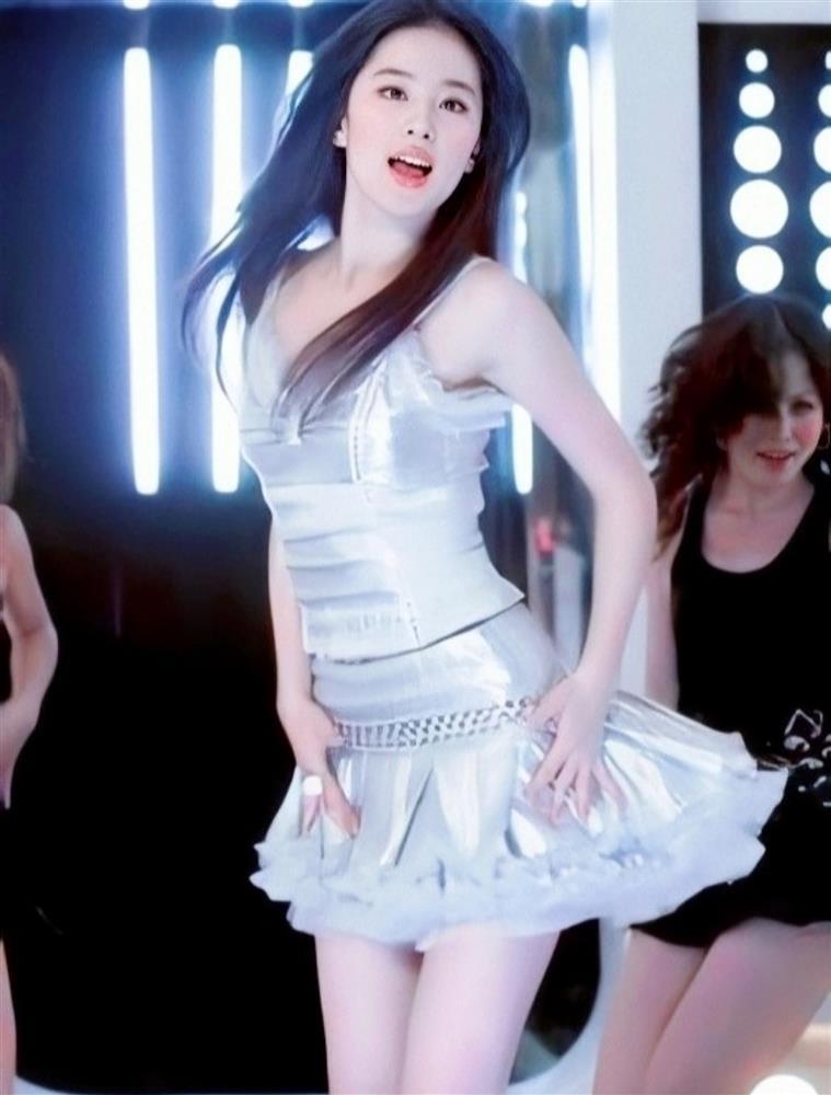 Ít ai biết Lưu Diệc Phi từng đi hát, nhan sắc khi ấy choáng ngợp-11