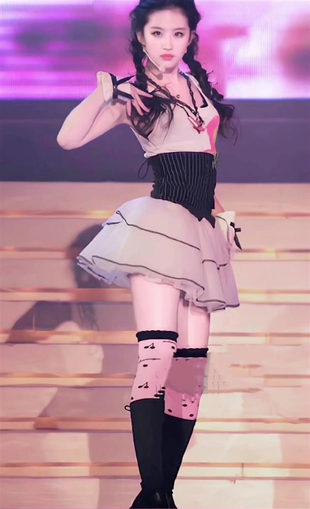 Ít ai biết Lưu Diệc Phi từng đi hát, nhan sắc khi ấy choáng ngợp-12