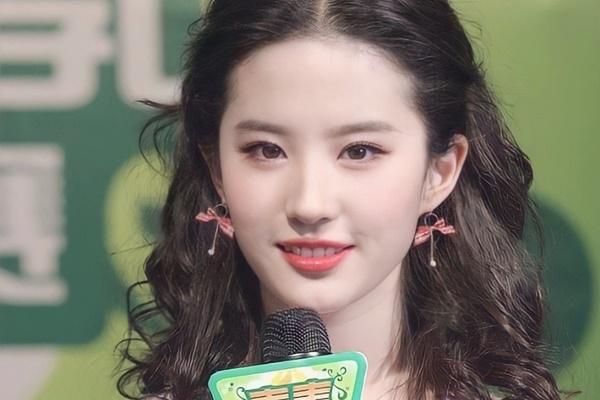 Quan hệ mờ ám gây tò mò của Lưu Diệc Phi và cha nuôi tỷ phú-9