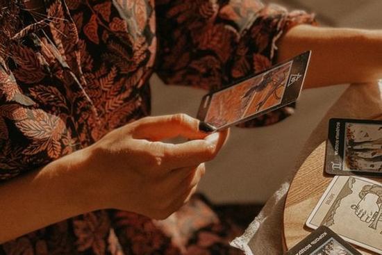 Bói bài Tarot thứ 7 ngày 23/4/2022: 'Phát nổ' vì che giấu cảm xúc