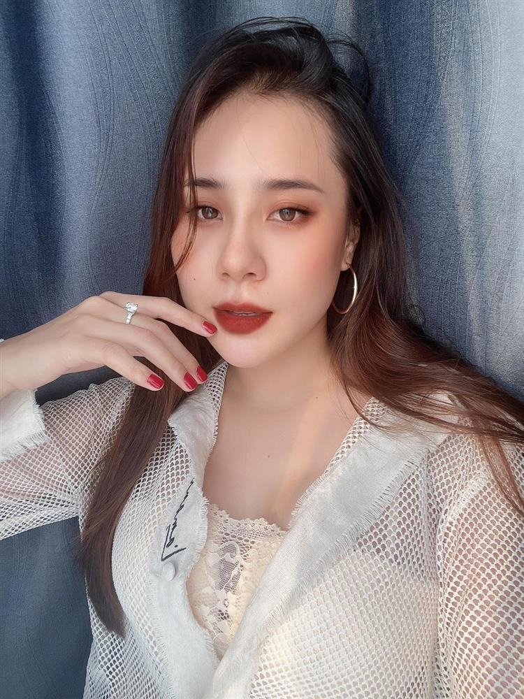 Hồ Bích Trâm thay đổi tính cách hoàn toàn khi bầu bí-1