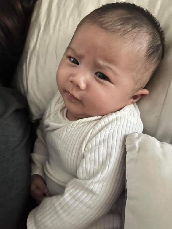 Tan chảy ngoại hình cháu trai 2 tháng tuổi của NSND Hồng Vân-4