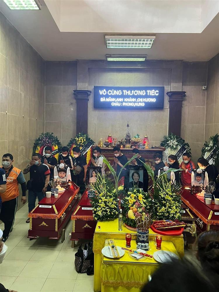 Đông nghẹt người dự đám tang 5 người tử vong trong đám cháy-1