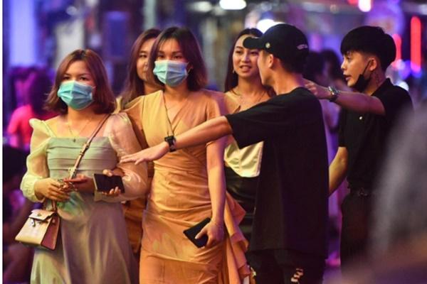 Ho Chi Minh City requires all citizens to wear masks