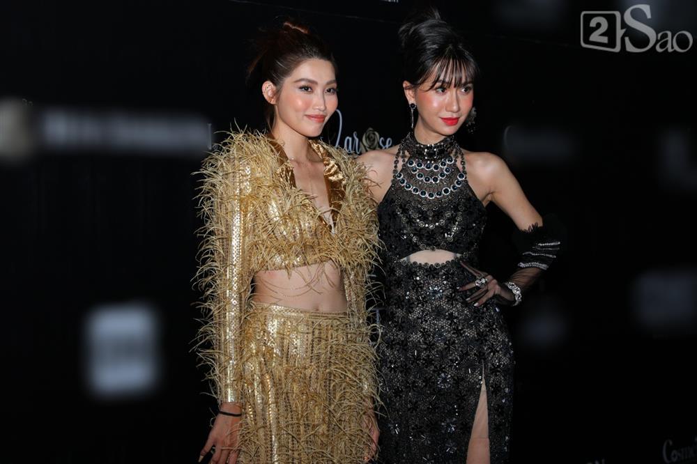 Hà Anh lồng lộn lên thảm đỏ vẫn bị Dược sĩ Tiến chiếm spotlight-8