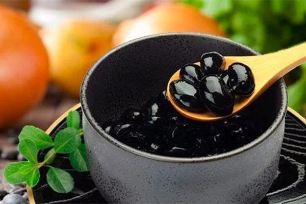 Black beans combined with 3 cool things to detoxify the liver, effectively treat back pain