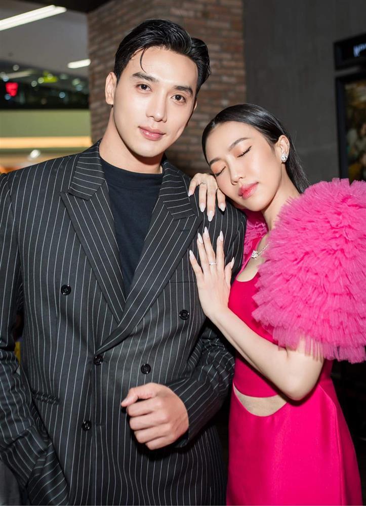 Cứ gặp một nam thần, Diệu Nhi lại ngả nghiêng mặc kệ Anh Tú-1