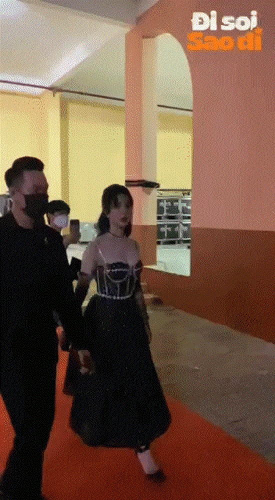 Hậu ly thân, Diệp Lâm Anh được trai trẻ tháp tùng ra về sau sự kiện-1