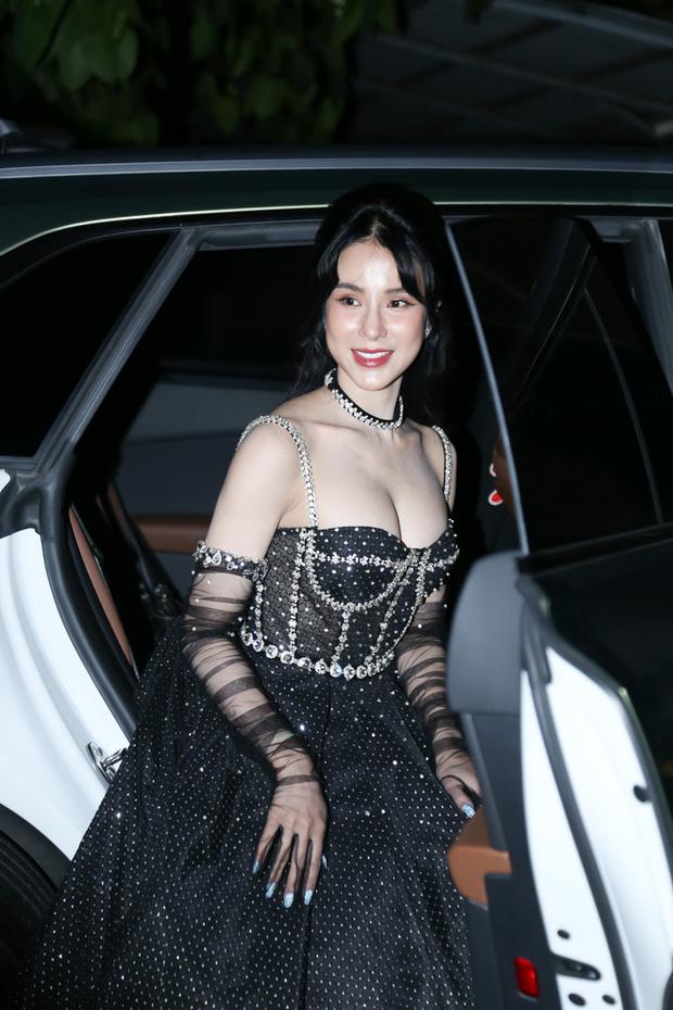 Hậu ly thân, Diệp Lâm Anh được trai trẻ tháp tùng ra về sau sự kiện-3