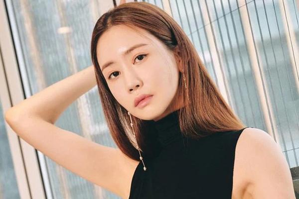 Lee Da Hae successful cutlery, bust scandal?