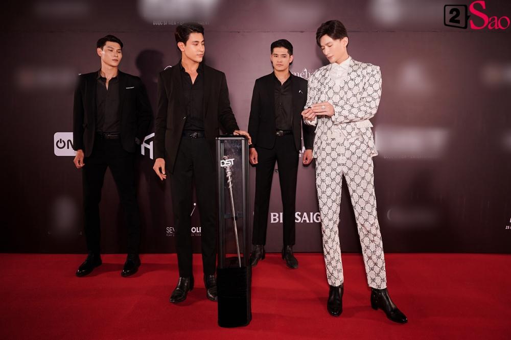 Quyền trượng 1.201 viên kim cương của Dược sĩ Tiến giá bao nhiêu?-2