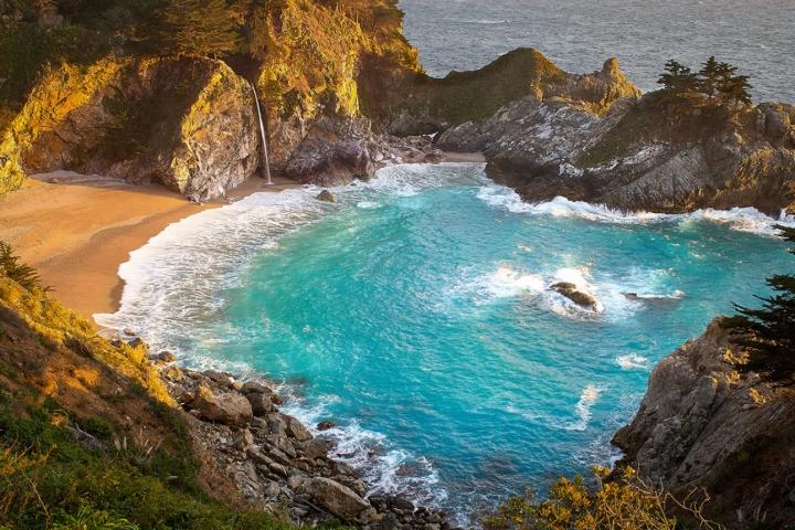 Ngọn thác đổ trực tiếp ra đại dương tạo cảnh tượng tuyệt đẹp-3