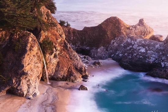 Ngọn thác đổ trực tiếp ra đại dương tạo cảnh tượng tuyệt đẹp