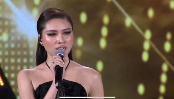 MC nóng bỏng lộ ảnh già chát khi đi sự kiện, khác xa hình trên phây-4