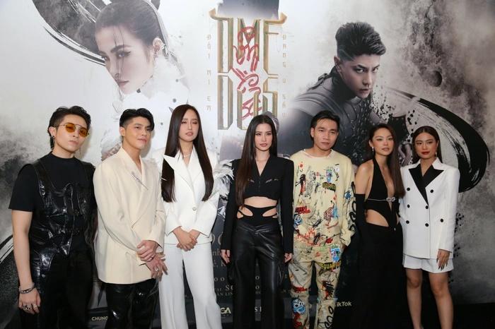 Mai Phương Thúy cao to vượt trội trong nhóm bạn thân-1