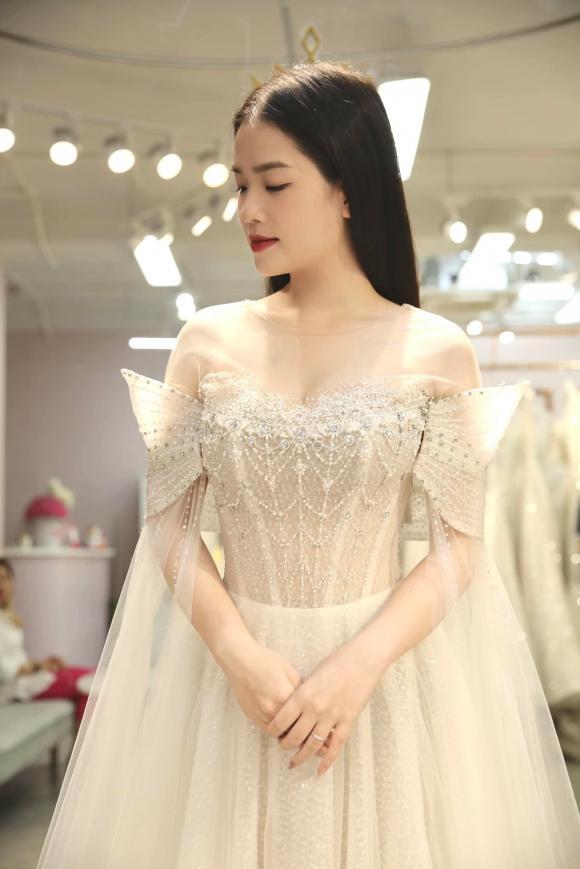 Bồ cũ Quang Hải thử váy cưới, sắp kết hôn với diễn viên nổi tiếng-2