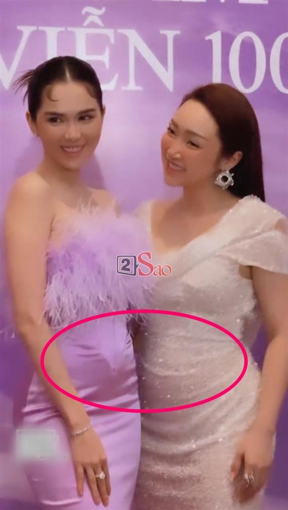 Ngọc Trinh lộ ảnh cam thường bụng to kém gì mẹ bỉm-4