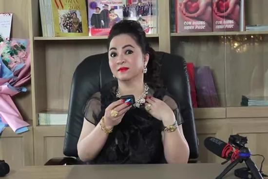 Khởi tố 2 vụ án liên quan bà Nguyễn Phương Hằng, có thể nhập làm 1?