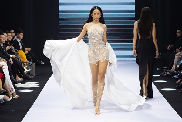 Rich kid Thảo Nhi Lê gây tranh cãi vì sắc vóc không đủ làm vedette-7