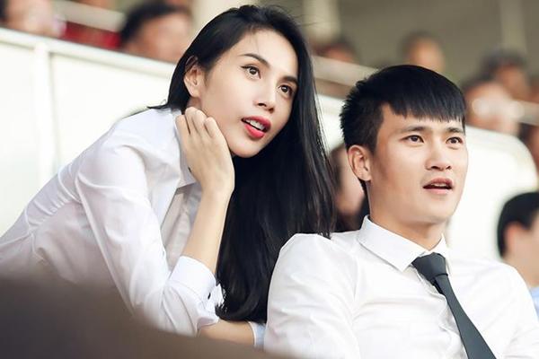 Thủy Tiên dầm mưa hát, chẳng được thương mà còn bị khịa tơi bời-9