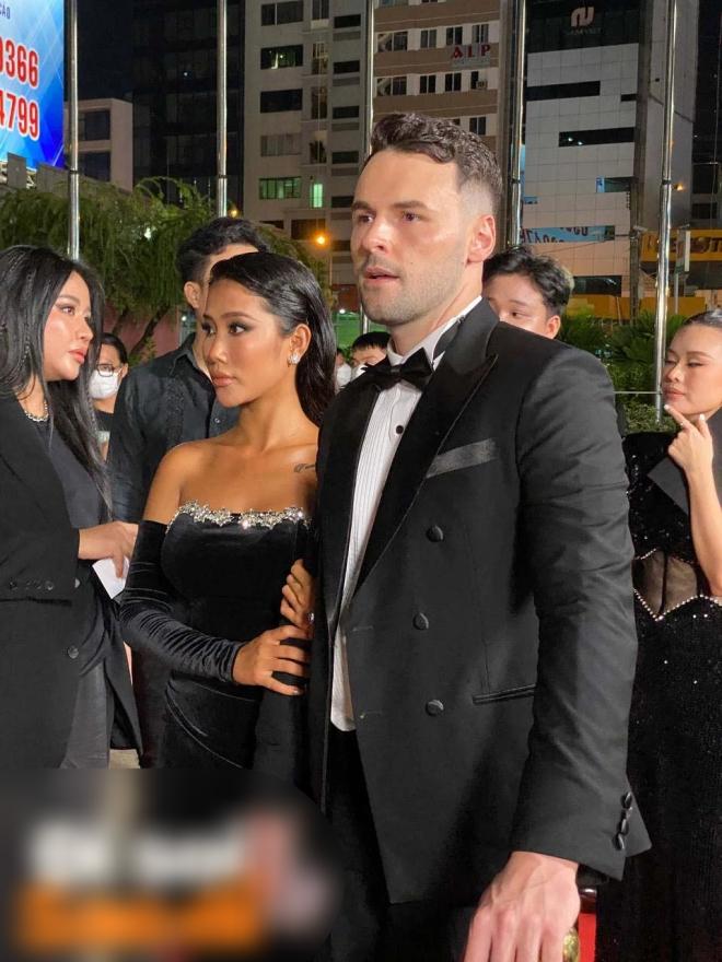 Chị Google lộ nhan sắc thật qua ống kính chụp vội-3