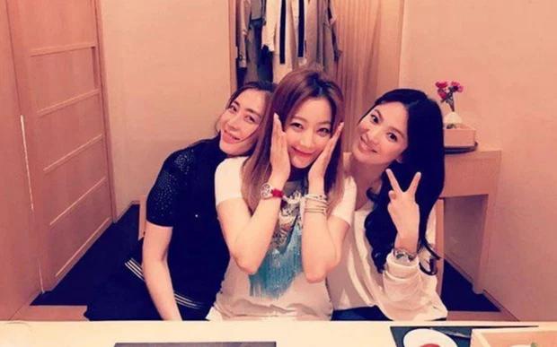 Có chị đại 3 lần bỏ vai giúp Song Hye Kyo hốt đậm-4