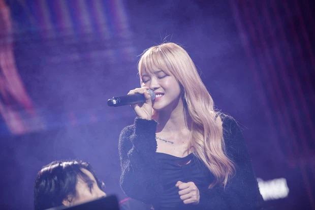 Thiều Bảo Trâm lần đầu thể hiện live ca khúc mới đã bị oét-2