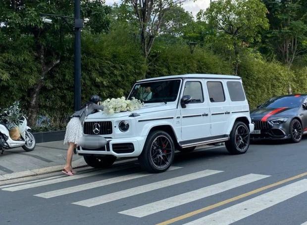 Lý Bình đón cô dâu Phương Trinh Jolie bằng xe G63 hot họt-2
