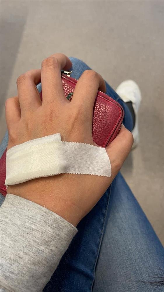 Mai Phương Thúy xuất hiện bơ phờ, mắt băng bó kín mít-6