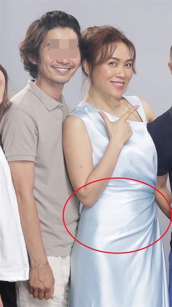 Mỹ Tâm bị lộ bé mỡ rõ từng vòng: Tăng cân hay stylist hại?-4