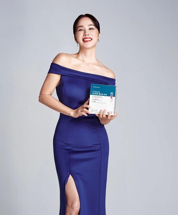 Visual chị gái U60 xứ Hàn: Body đồng hồ cát, nhìn chỉ như ngoài 30 tuổi-2