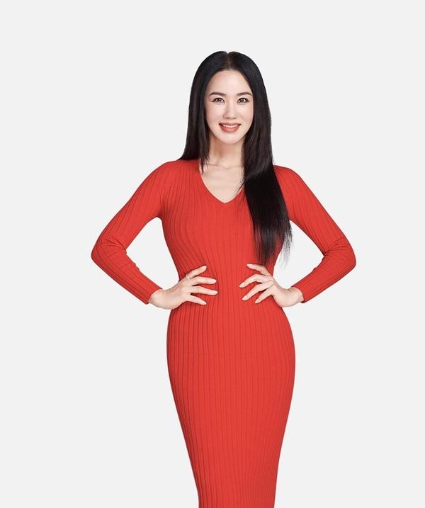 Visual chị gái U60 xứ Hàn: Body đồng hồ cát, nhìn chỉ như ngoài 30 tuổi-3