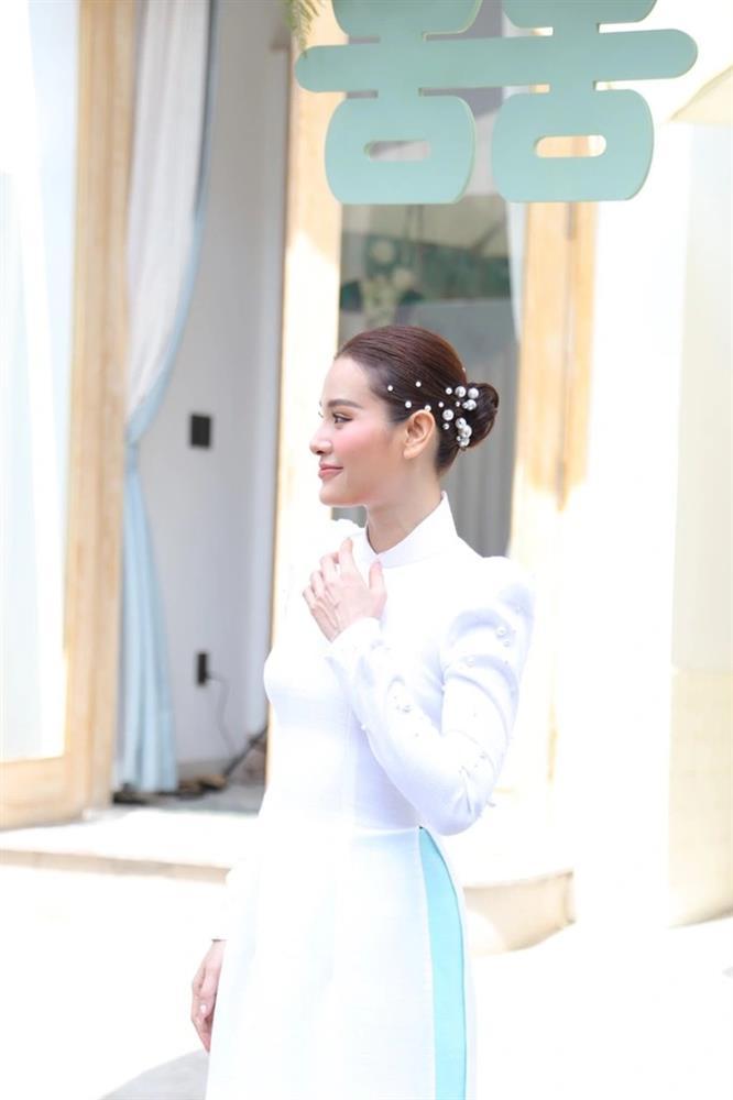 Ảnh cam thường Phương Trinh Jolie, liên tục lấy tay che bụng lớn-2