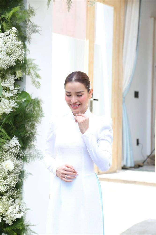 Ảnh cam thường Phương Trinh Jolie, liên tục lấy tay che bụng lớn-5