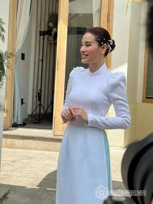 Ảnh cam thường Phương Trinh Jolie, liên tục lấy tay che bụng lớn-6