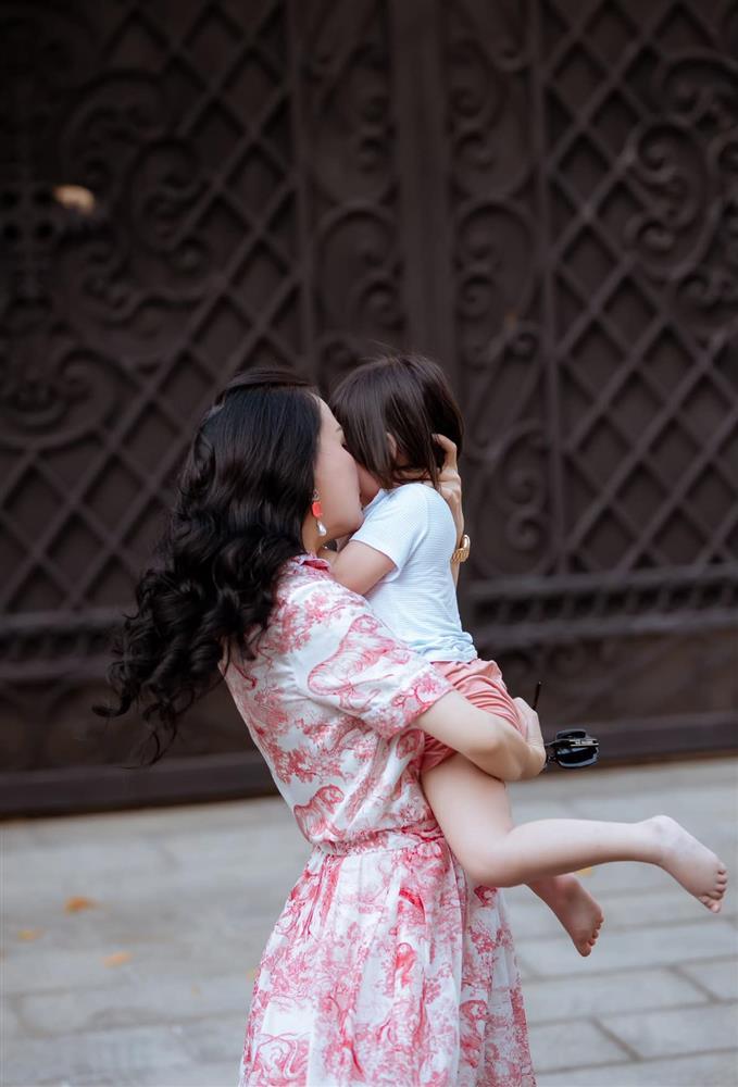 Con gái Phượng Chanel - Quách Ngọc Ngoan lớn phổng phao-2