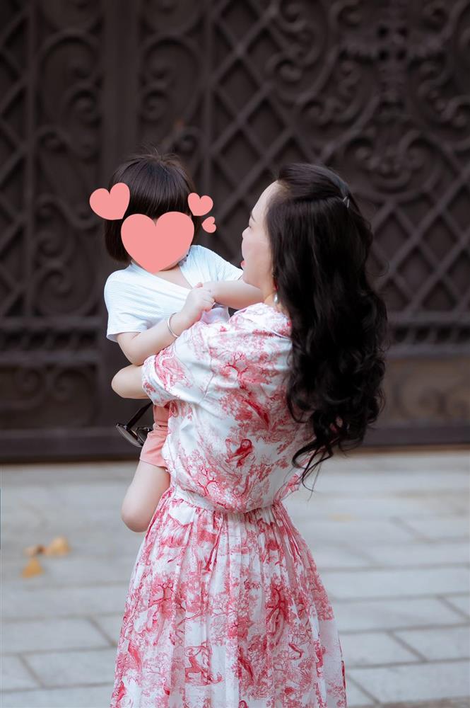 Con gái Phượng Chanel - Quách Ngọc Ngoan lớn phổng phao-1