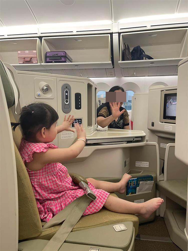 Con gái Phượng Chanel - Quách Ngọc Ngoan lớn phổng phao-5