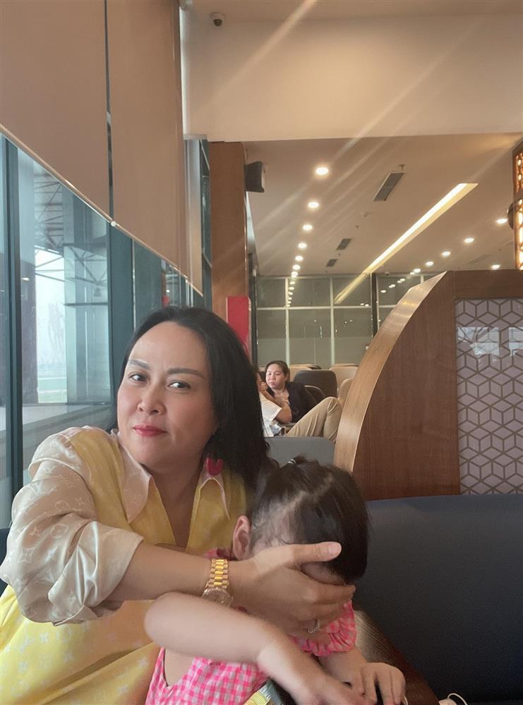 Con gái Phượng Chanel - Quách Ngọc Ngoan lớn phổng phao-7