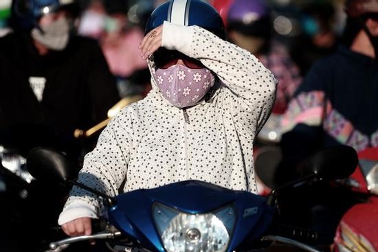 Thời tiết 30/4: Miền Bắc khả năng mưa dông, miền Nam áp thấp nhiệt đới