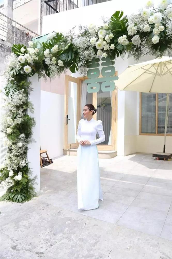 Đại gia mừng cưới Phương Trinh Jolie 10 lượng vàng là ai?-2