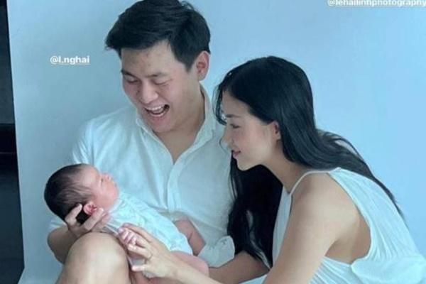 Salim và dàn mỹ nhân Việt bạo dạn để ngực trần cho con bú-11