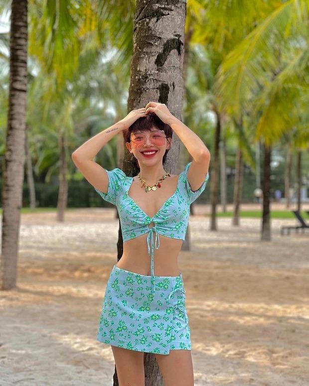 Du lịch 30/4 mặc gì: Ghim ngay style siêu cháy từ Tóc Tiên-1