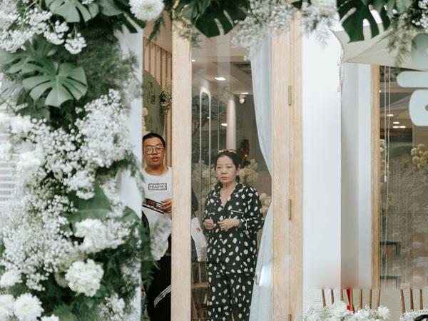 Mẹ chồng U60 chiếm spotlight đám cưới Phương Trinh Jolie-4