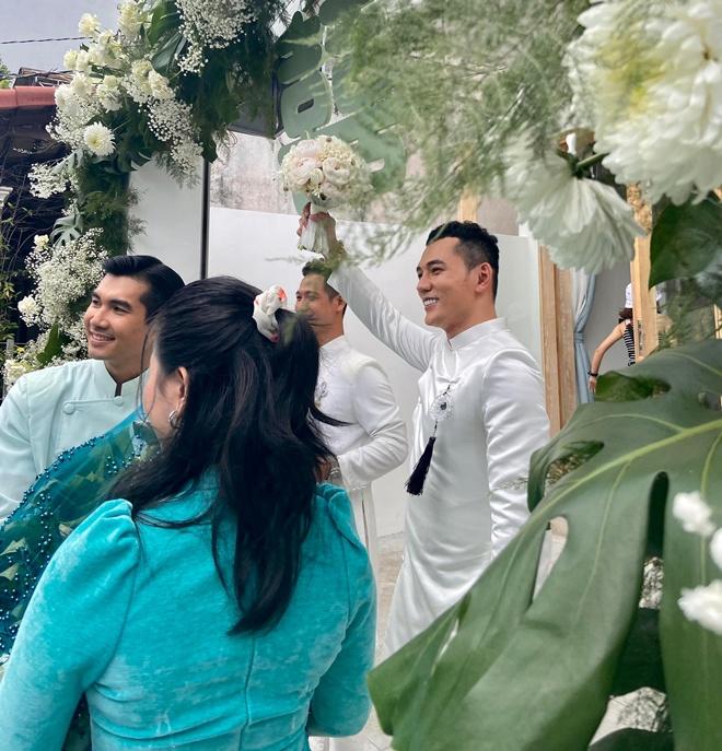 Mẹ chồng U60 chiếm spotlight đám cưới Phương Trinh Jolie-11