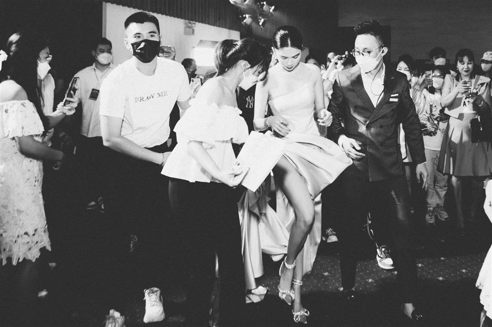 Ngọc Trinh đụng hàng Á hậu, hơn 11 tuổi mà visual baby ăn đứt-8