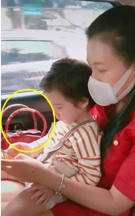 Hoàng Oanh lộ tay kém nuột như đàn ông, chính chủ giải thích ra sao?-6