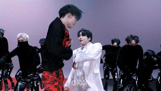 ENHYPEN khiến netizen rùng mình với đoạn vũ đạo ma mị kinh dị-1