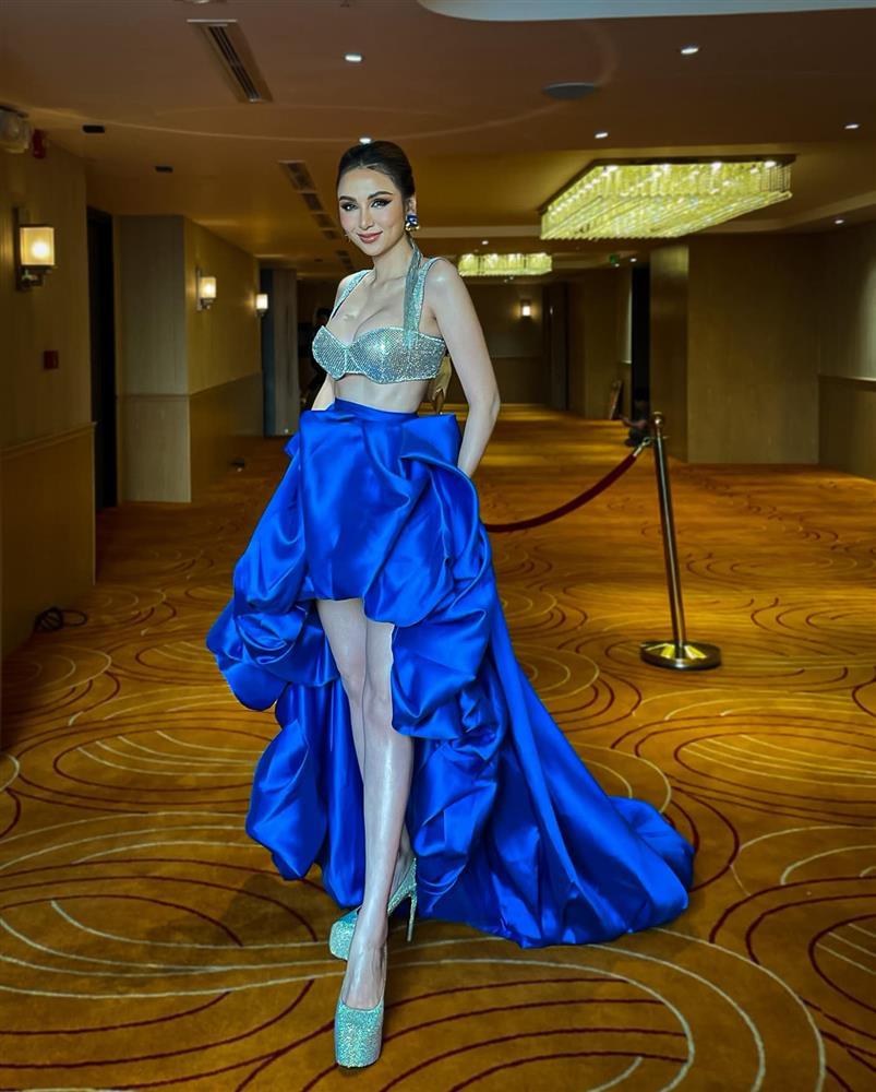 Hoa hậu Vbiz khoe ngực ná thở, hóa ra cũng là siêu vòng 1-2