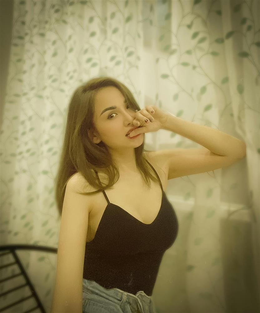 Hoa hậu Vbiz khoe ngực ná thở, hóa ra cũng là siêu vòng 1-8